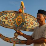 Wau Bulan : La fascinante tradition du cerf-volant lunaire de Malaisie dévoilée